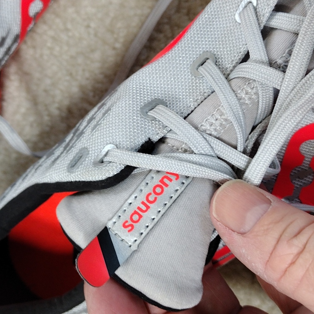 Saucony women's silver and red track shoes. Mint condition. Size 9 - Picture 3 of 12